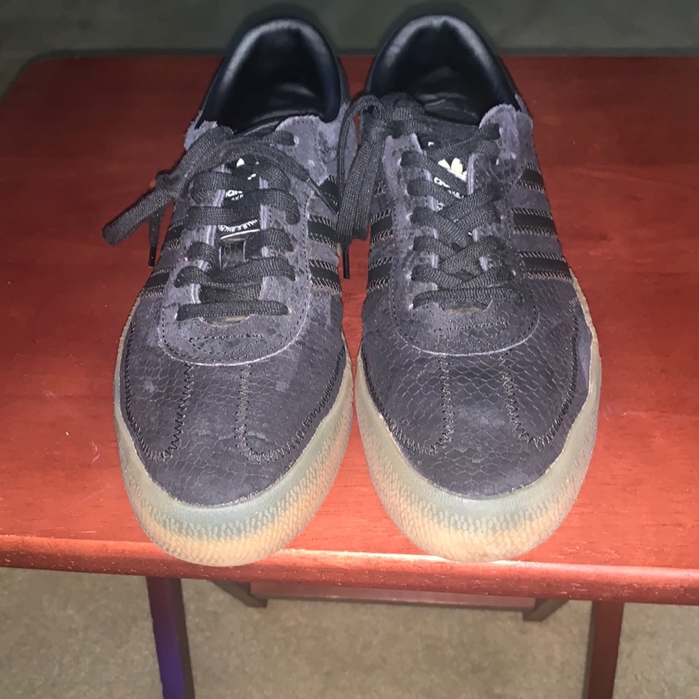 ADIDAS SAMBAROSE W
CORE BLACK & GUM